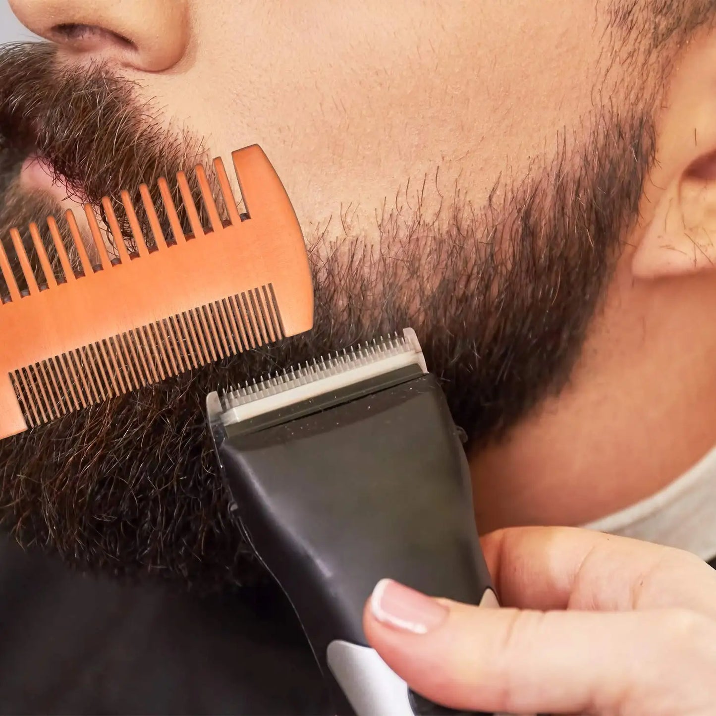 Peigne à barbe en bois naturel avec étui en cuir antistatique